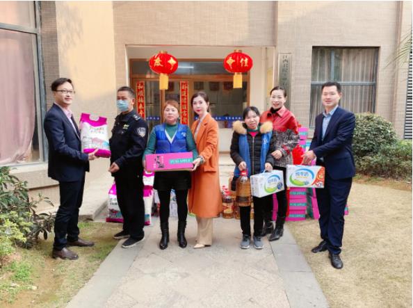 三陸康集團(tuán)工會攜手君健物業(yè)開展“送溫暖”活動